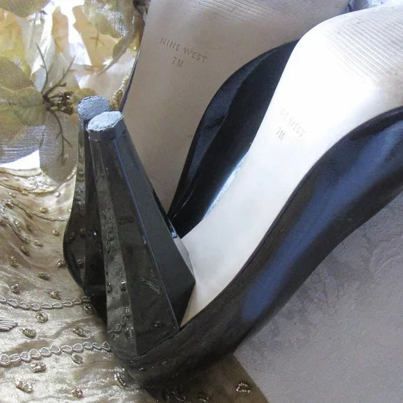 NINE WEST BLACK PATENT DOUBLE BAND PEEP-TOE HEELS – 7M - Picture 13 of 15